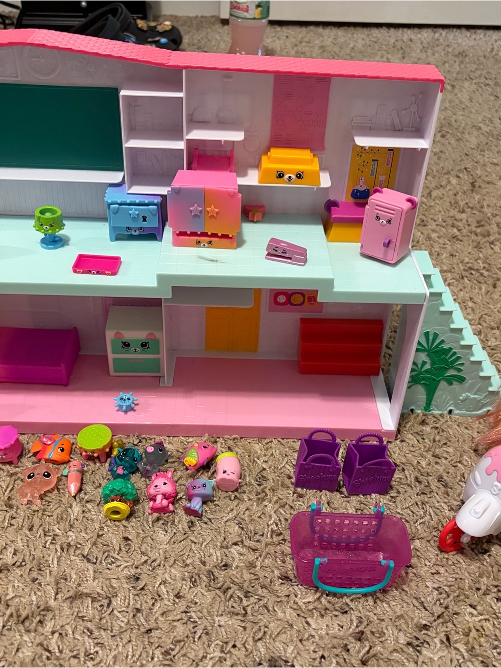Shopkins Playset with Pink, Mint and Purple Accessories